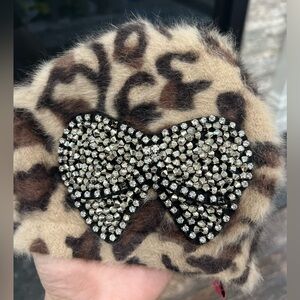 🤩💝*VINTAGE Y2K BETSEY JOHNSON* Fuzzy Snow Leopard Beret Bling Bow🤩💝